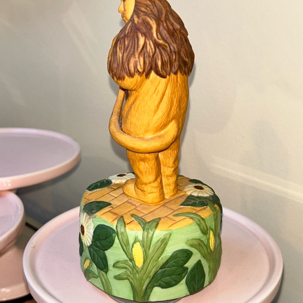 The Wizard of Oz Cowardly Lion Music Box